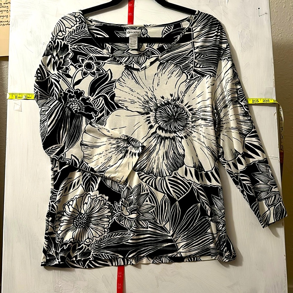 Chico’s size 2 floral black and white three quarter sleeve top
